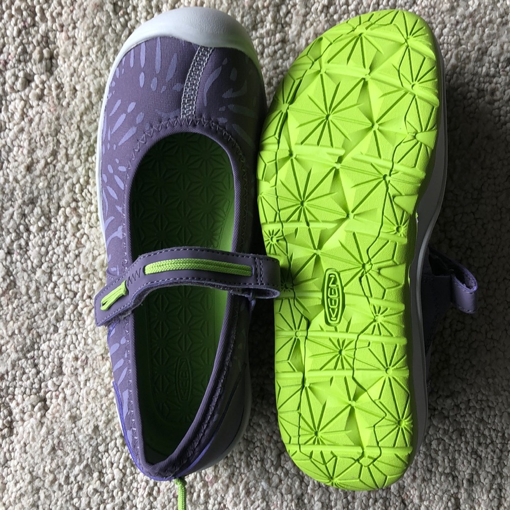 Brand new keen shoes